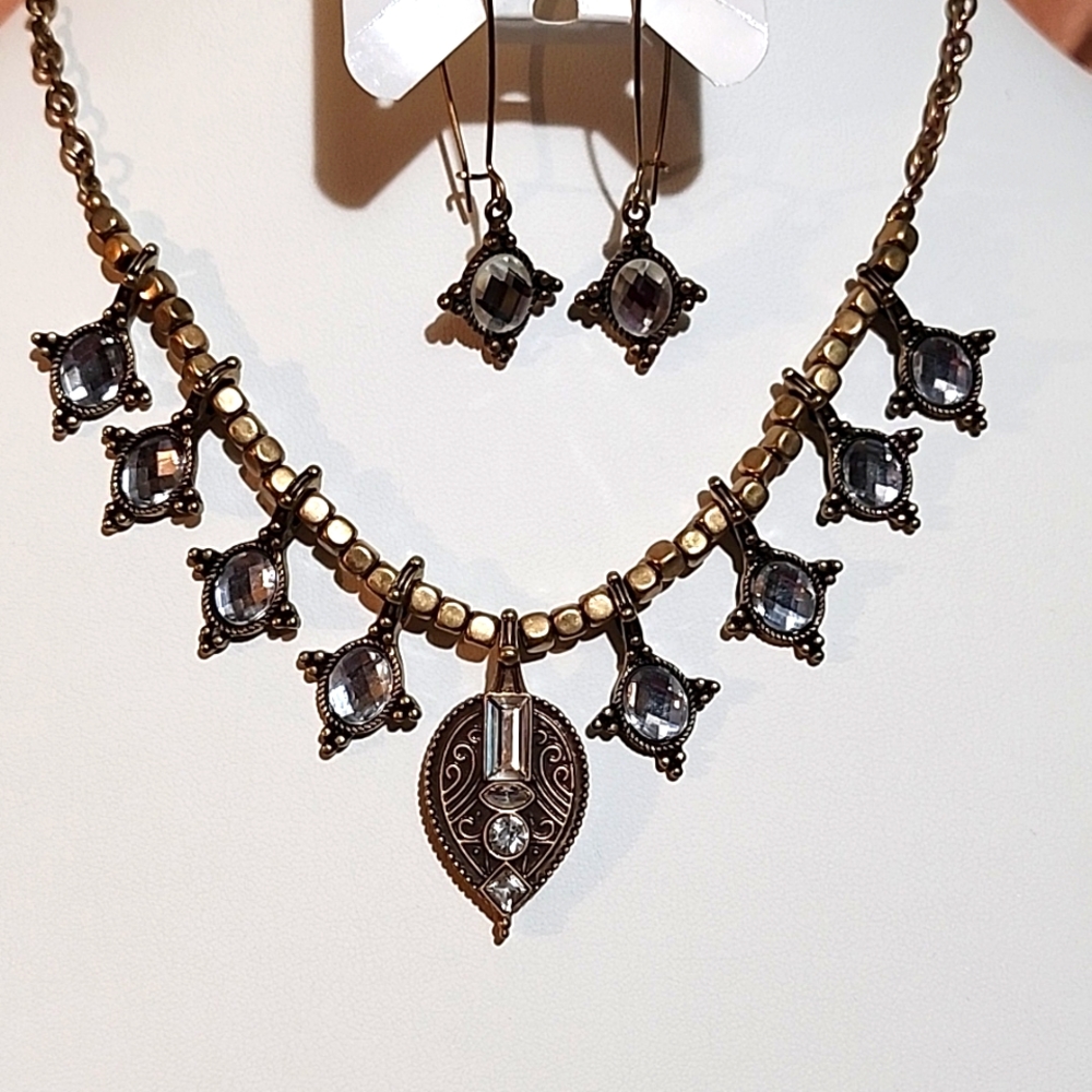 Women's Vintage Look Necklace & Earrings Set